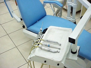 dentist-04-1459378-640x480