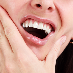 O que é periodontite crônica e como tratar o problema?