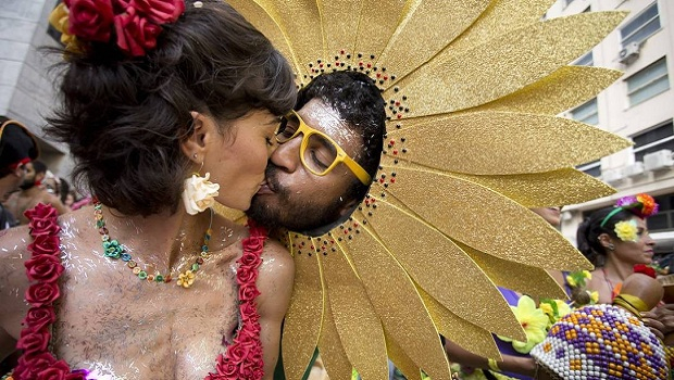 Anitta, a doença do beijo e o Carnaval: O que você precisa saber para não contrair a doença!